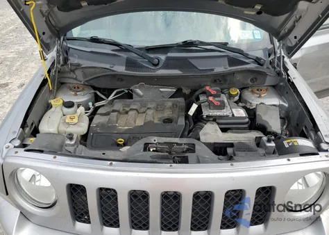 2015 Jeep Patriot Latitude z USA, uszkodzony, nr VIN 1C4NJRFB8FD154439